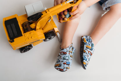 KINDER BARFUSS-FINKEN CONSTRUCTION TRUCKS